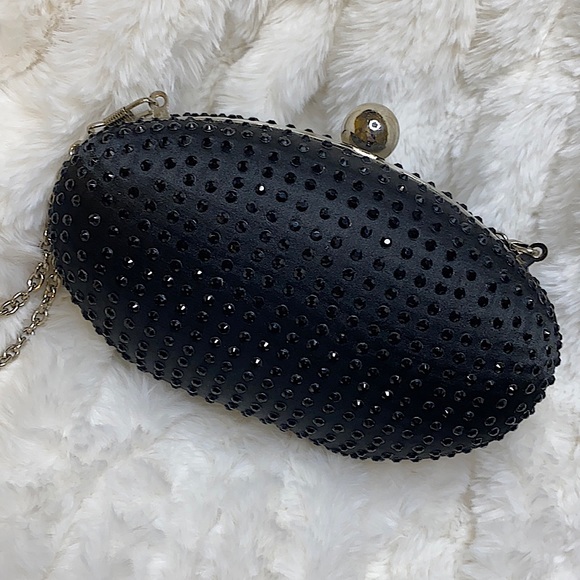 Swarovski Crystals Clutch with Silver Metal Chains - Picture 1 of 6